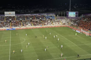 8-9 χιλιάδες (ΑΠΟΕΛ)