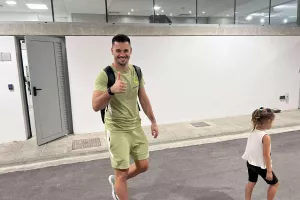 ΟΛΟΙ χαρούμενοι!