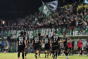 "Συνεχίζουμε όπως προστάζει η ιστορία μας"