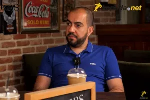 Παρακολουθεί/Πραστίτης