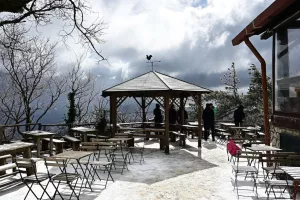 Εξόρμηση σε χιονοδρομικό θέρετρο στη Πάρνηθα