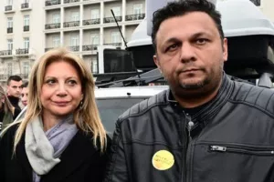 Τέμπη: Καρυστιανού και Ρούτσι ζητούν εκταφή των παιδιών τους με εξώδικο στον Μητσοτάκη