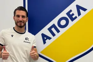 Παίζει...ΑΠΟΕΛ
