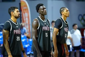 Η Παρί... διέλυσε τον Αστέρα στην πρεμιέρα του "payabl. Νεόφυτος Χανδριώτης" (Φώτος)