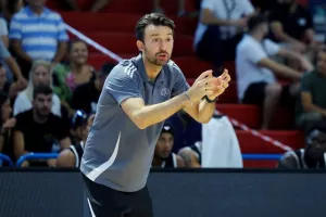 Η Παρί... διέλυσε τον Αστέρα στην πρεμιέρα του "payabl. Νεόφυτος Χανδριώτης" (Φώτος)