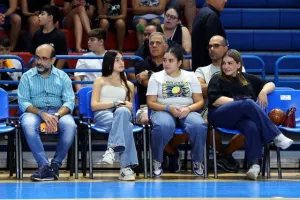 Η Παρί... διέλυσε τον Αστέρα στην πρεμιέρα του "payabl. Νεόφυτος Χανδριώτης" (Φώτος)