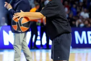 Η Παρί... διέλυσε τον Αστέρα στην πρεμιέρα του "payabl. Νεόφυτος Χανδριώτης" (Φώτος)