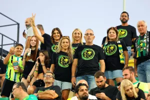 Γνωριμία στο πέταλο!
