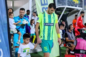 ΑΕΚ-Άρης: Κιτρινοπράσινο… το ντέρμπι που είχε πέντε γκολ και κόκκινες!