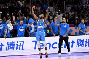 Θρίαμβος της Ελλάδας, με σούπερ Γιάννη (φώτος)
