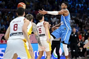 Θρίαμβος της Ελλάδας, με σούπερ Γιάννη (φώτος)