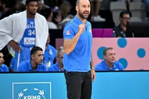 Θρίαμβος της Ελλάδας, με σούπερ Γιάννη (φώτος)