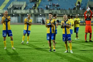 Στο μυαλό μόνο οι 3 βαθμοί (Όλοι διαθέσιμοι) 