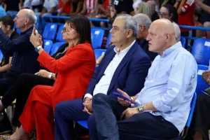 Ο Τζέιμς με τρίποντο - μαχαιριά ανάγκασε σε ήττα τον Ολυμπιακό