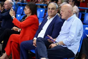 Ο Τζέιμς με τρίποντο - μαχαιριά ανάγκασε σε ήττα τον Ολυμπιακό