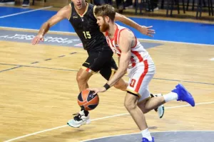 Ο Τζέιμς με τρίποντο - μαχαιριά ανάγκασε σε ήττα τον Ολυμπιακό