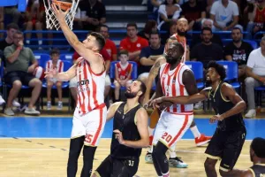 Ο Τζέιμς με τρίποντο - μαχαιριά ανάγκασε σε ήττα τον Ολυμπιακό