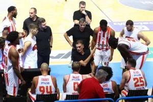 Ο Τζέιμς με τρίποντο - μαχαιριά ανάγκασε σε ήττα τον Ολυμπιακό