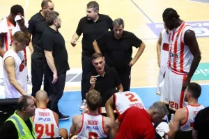 Ο Τζέιμς με τρίποντο - μαχαιριά ανάγκασε σε ήττα τον Ολυμπιακό