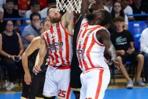 Ο Τζέιμς με τρίποντο - μαχαιριά ανάγκασε σε ήττα τον Ολυμπιακό