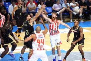 Ο Τζέιμς με τρίποντο - μαχαιριά ανάγκασε σε ήττα τον Ολυμπιακό