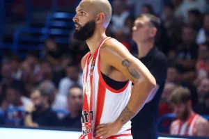 Ο Τζέιμς με τρίποντο - μαχαιριά ανάγκασε σε ήττα τον Ολυμπιακό