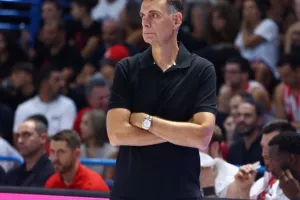 Ο Τζέιμς με τρίποντο - μαχαιριά ανάγκασε σε ήττα τον Ολυμπιακό