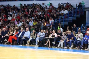 Ο Τζέιμς με τρίποντο - μαχαιριά ανάγκασε σε ήττα τον Ολυμπιακό