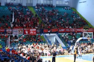 Ο Τζέιμς με τρίποντο - μαχαιριά ανάγκασε σε ήττα τον Ολυμπιακό