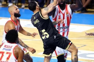 Ο Τζέιμς με τρίποντο - μαχαιριά ανάγκασε σε ήττα τον Ολυμπιακό