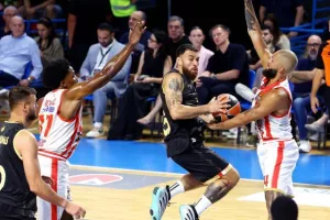 Ο Τζέιμς με τρίποντο - μαχαιριά ανάγκασε σε ήττα τον Ολυμπιακό