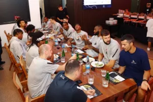 Τουρνουά "payabl. Νεόφυτος Χανδριώτης"/ΚΛΙΚΣ απ' το δείπνο