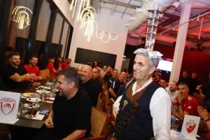 Τουρνουά "payabl. Νεόφυτος Χανδριώτης"/ΚΛΙΚΣ απ' το δείπνο