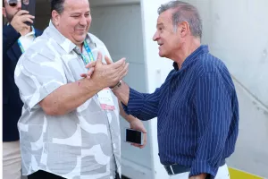 Με... μεγάλη "παρέα" ο Πρόδρομος Πετρίδης (φώτος)
