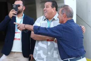 Με... μεγάλη "παρέα" ο Πρόδρομος Πετρίδης (φώτος)