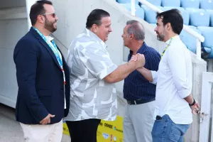Με... μεγάλη "παρέα" ο Πρόδρομος Πετρίδης (φώτος)