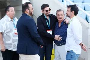 Με... μεγάλη "παρέα" ο Πρόδρομος Πετρίδης (φώτος)