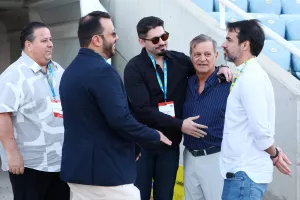 Με... μεγάλη "παρέα" ο Πρόδρομος Πετρίδης (φώτος)