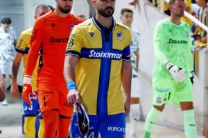 ΑΠΟΕΛ - Απόλλων: Γαλαζοκίτρινο σ' ένα πεντάλεπτο!