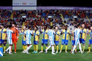 ΑΠΟΕΛ - Απόλλων: Γαλαζοκίτρινο σ' ένα πεντάλεπτο!