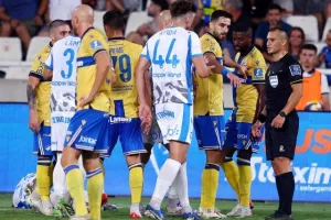 ΑΠΟΕΛ - Απόλλων: Γαλαζοκίτρινο σ' ένα πεντάλεπτο!