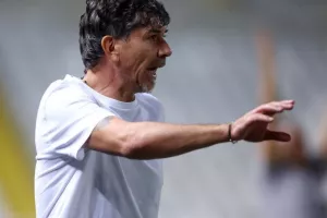 ΑΠΟΕΛ - Απόλλων: Γαλαζοκίτρινο σ' ένα πεντάλεπτο!