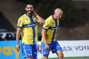 Το ΑΠΟΕΛ πέρασε "αέρας" από την Πάφο! (Τεσσάρα στον Ακρίτα)
