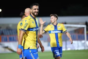 Το ΑΠΟΕΛ πέρασε "αέρας" από την Πάφο! (Τεσσάρα στον Ακρίτα)