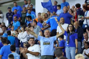 Φωτορεπορτάζ/ Ο κόσμος στο "Αλφαμέγα"