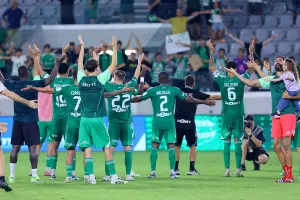 Εξετάσεις με Ομόνοια (Ερωτηματικό για τρεις)
