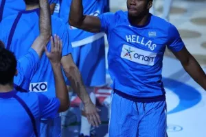 Θρίαμβος της Ελλάδας, με σούπερ Γιάννη (φώτος)