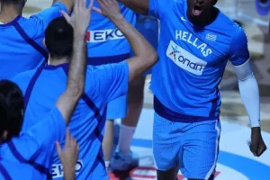 Θρίαμβος της Ελλάδας, με σούπερ Γιάννη (φώτος)