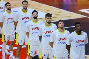 Θρίαμβος της Ελλάδας, με σούπερ Γιάννη (φώτος)