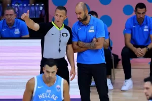 Θρίαμβος της Ελλάδας, με σούπερ Γιάννη (φώτος)